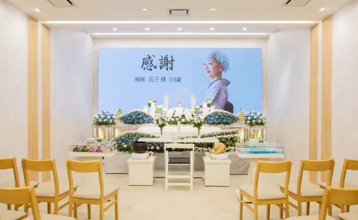 明るくコンパクトな家族葬斎場