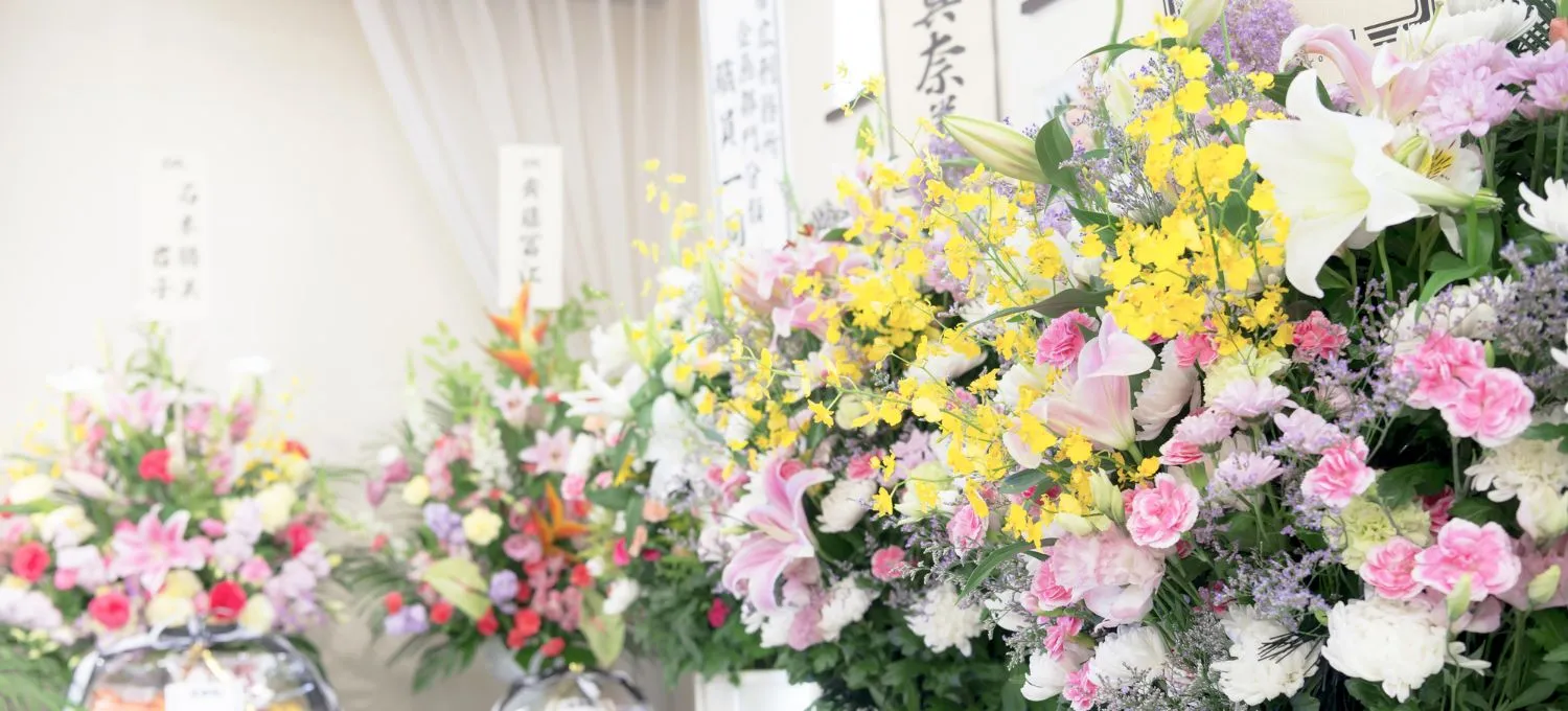 施設に<br class="u-pc">ご会葬の方へのイメージ