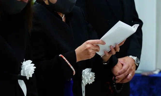 オリジナル会葬礼状の作成の様子