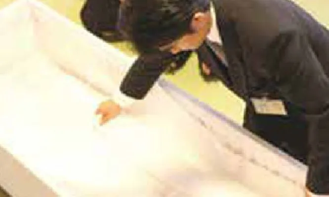 ご納棺のお召しかえの様子