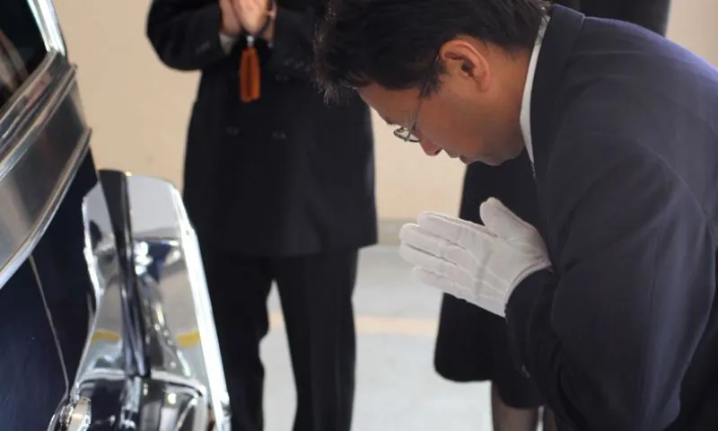 スタッフのサービス風景2