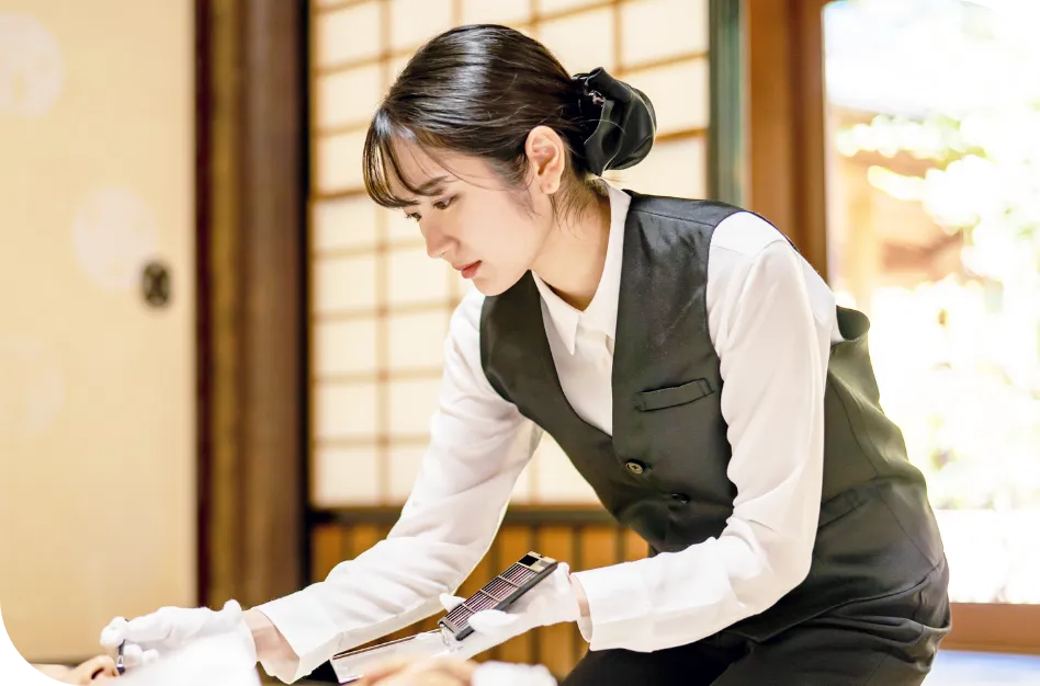 エンバーミング処置を行う専門スタッフ