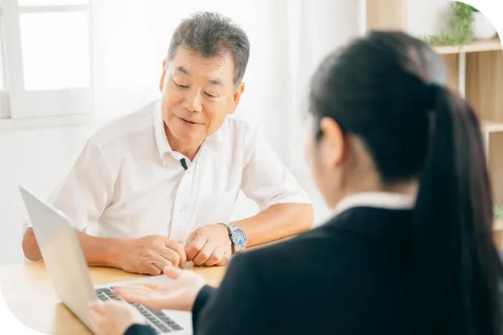 予算と希望に沿った提案をしている様子