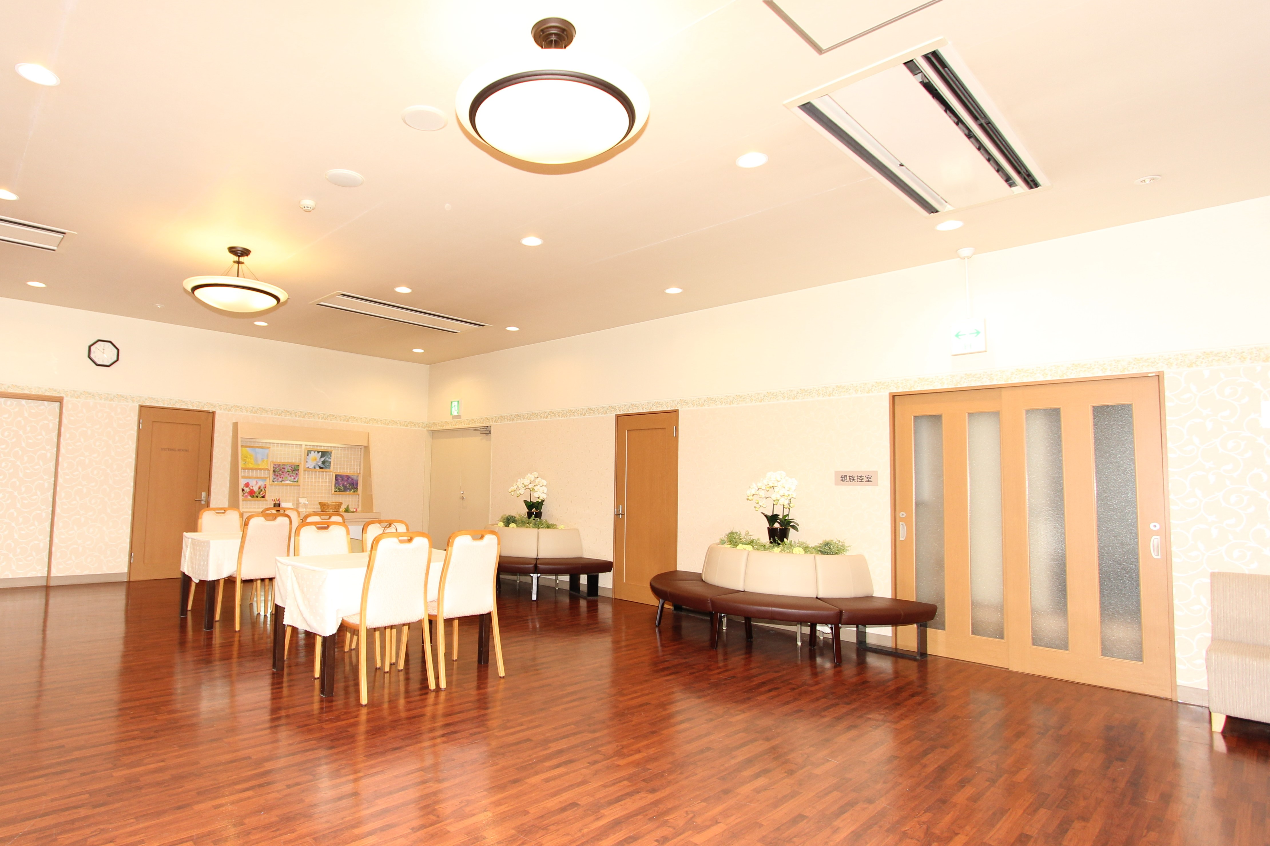 座間ホール内観