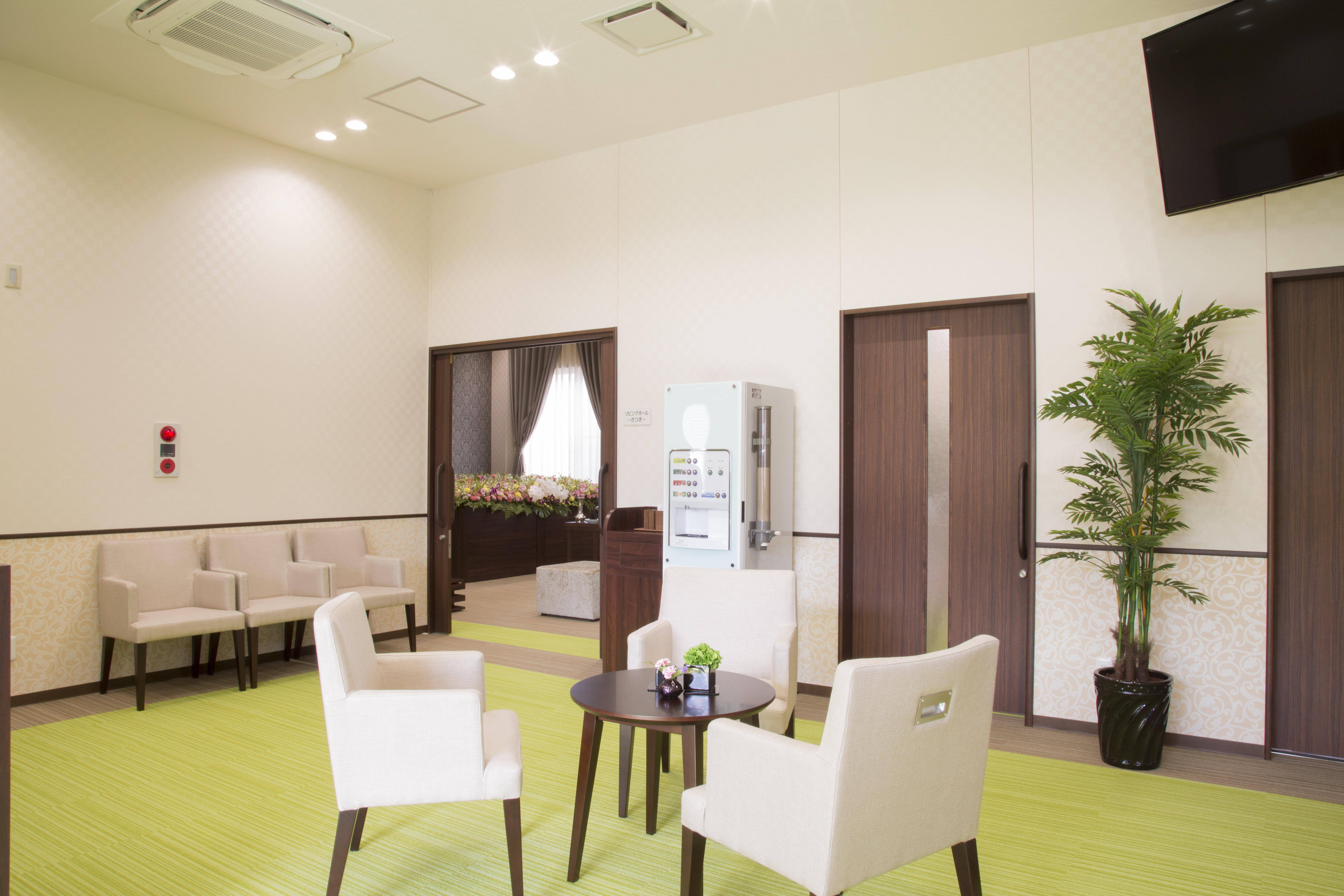 ファミリーホール厚木内観