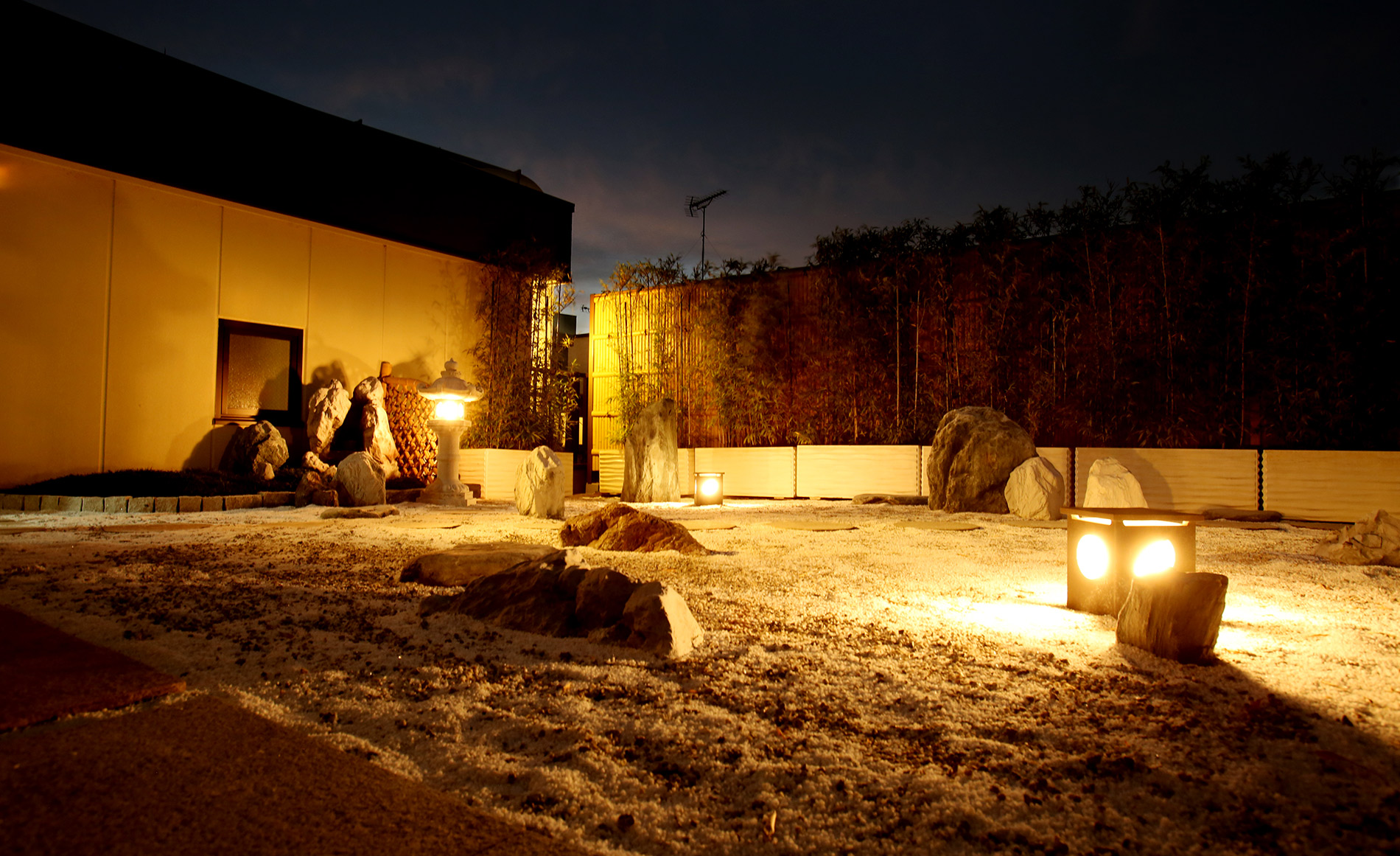 八王子南口総合ホール屋上庭園