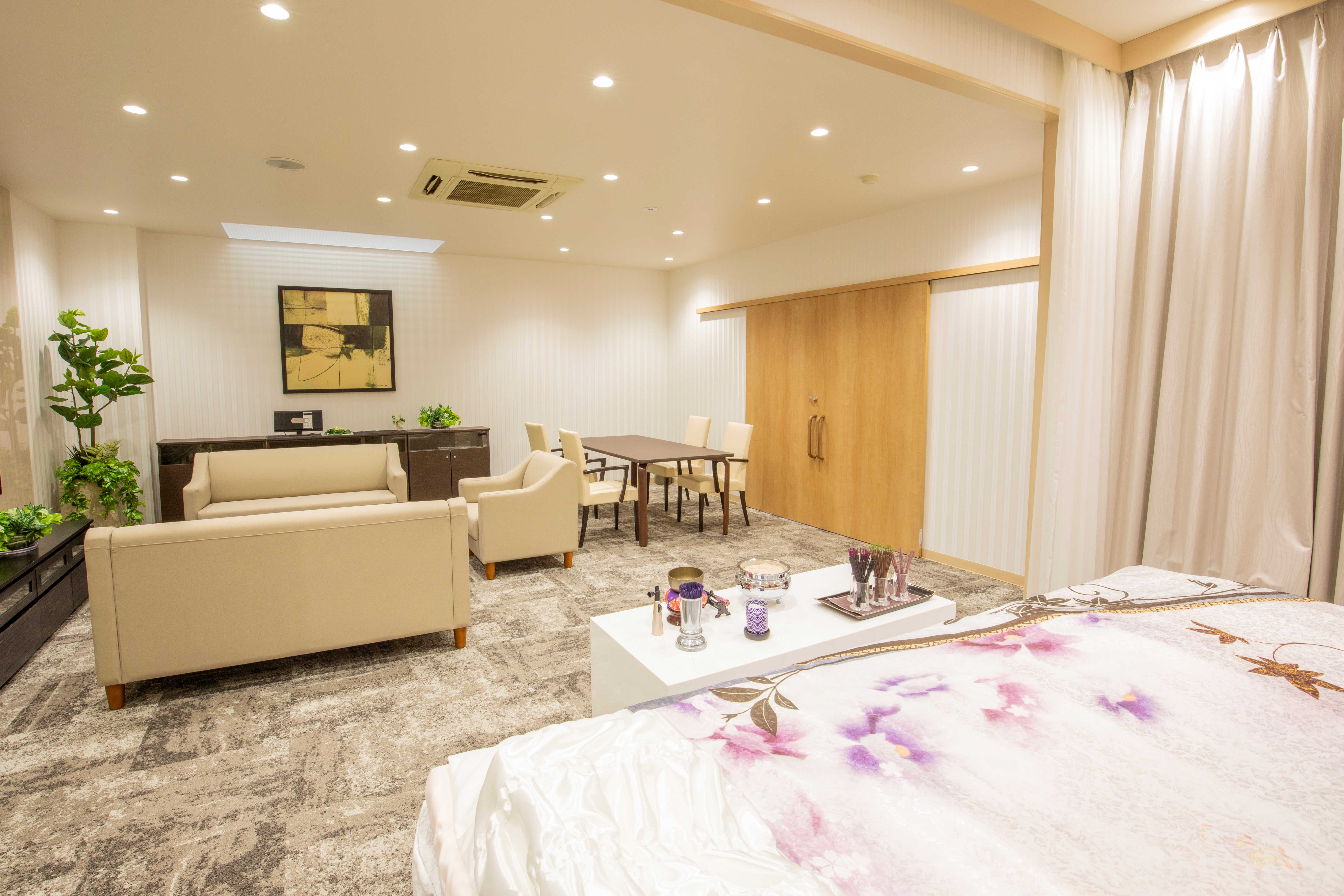 座間ホール1階式場