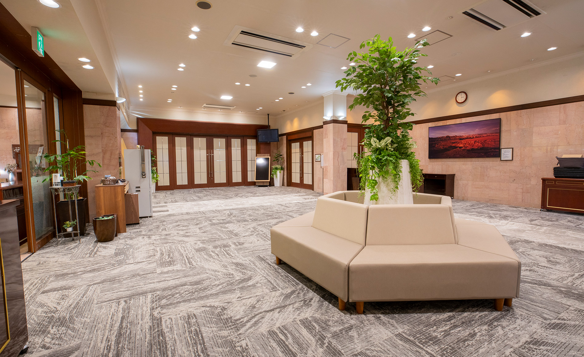 橋本総合ホールロビー