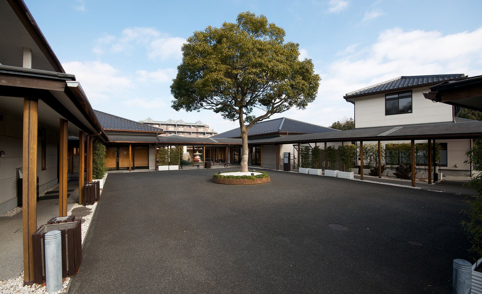 サン・ライフ<br>南多摩総合ホール