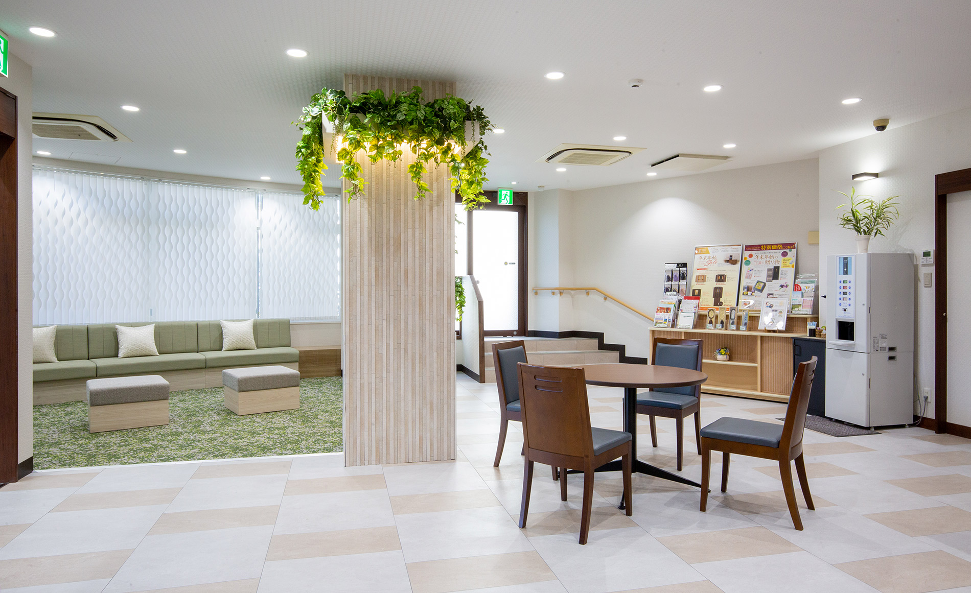 八王子北口ファミリーホールロビー