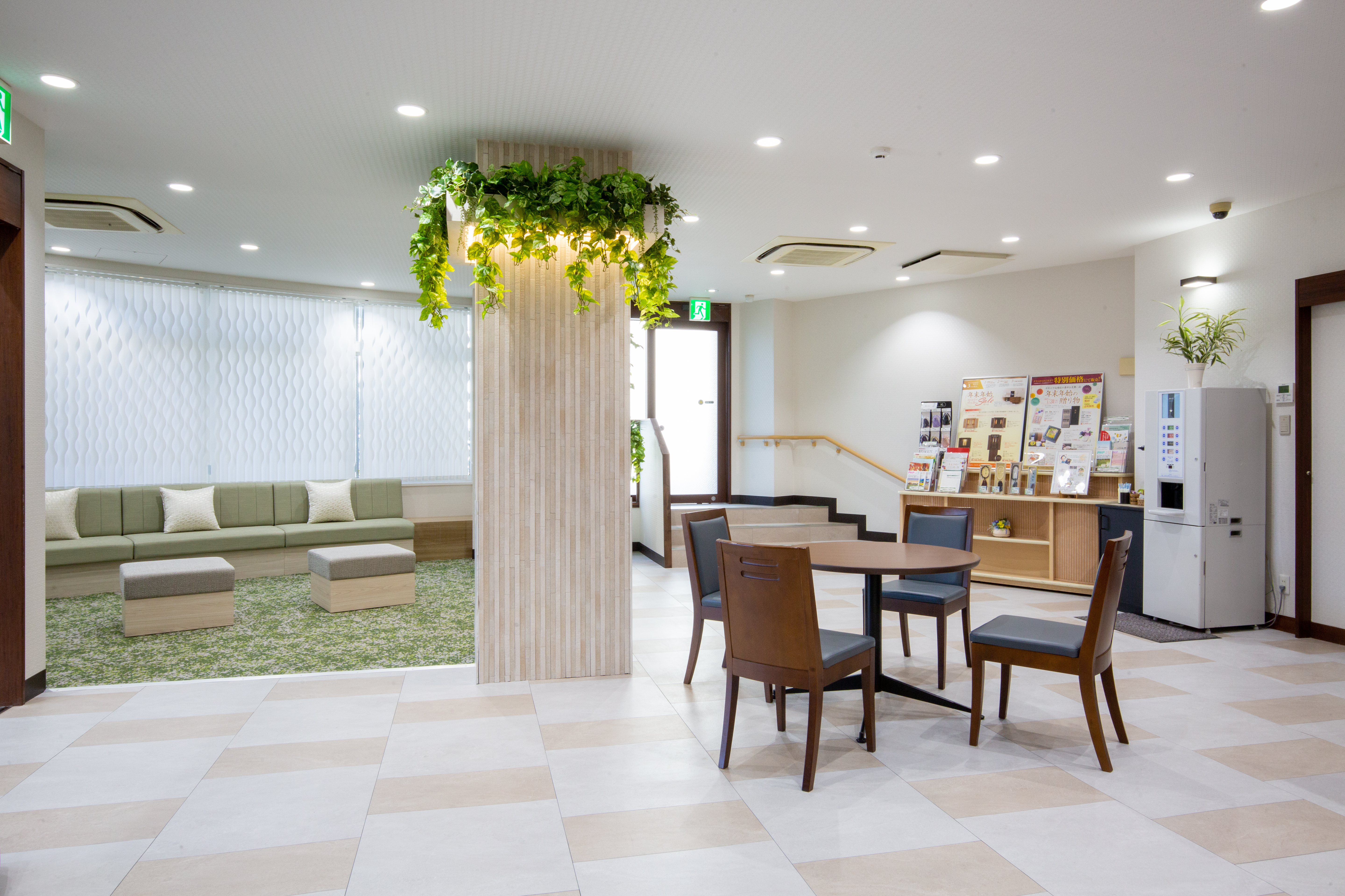 八王子北口ファミリーホールロビー