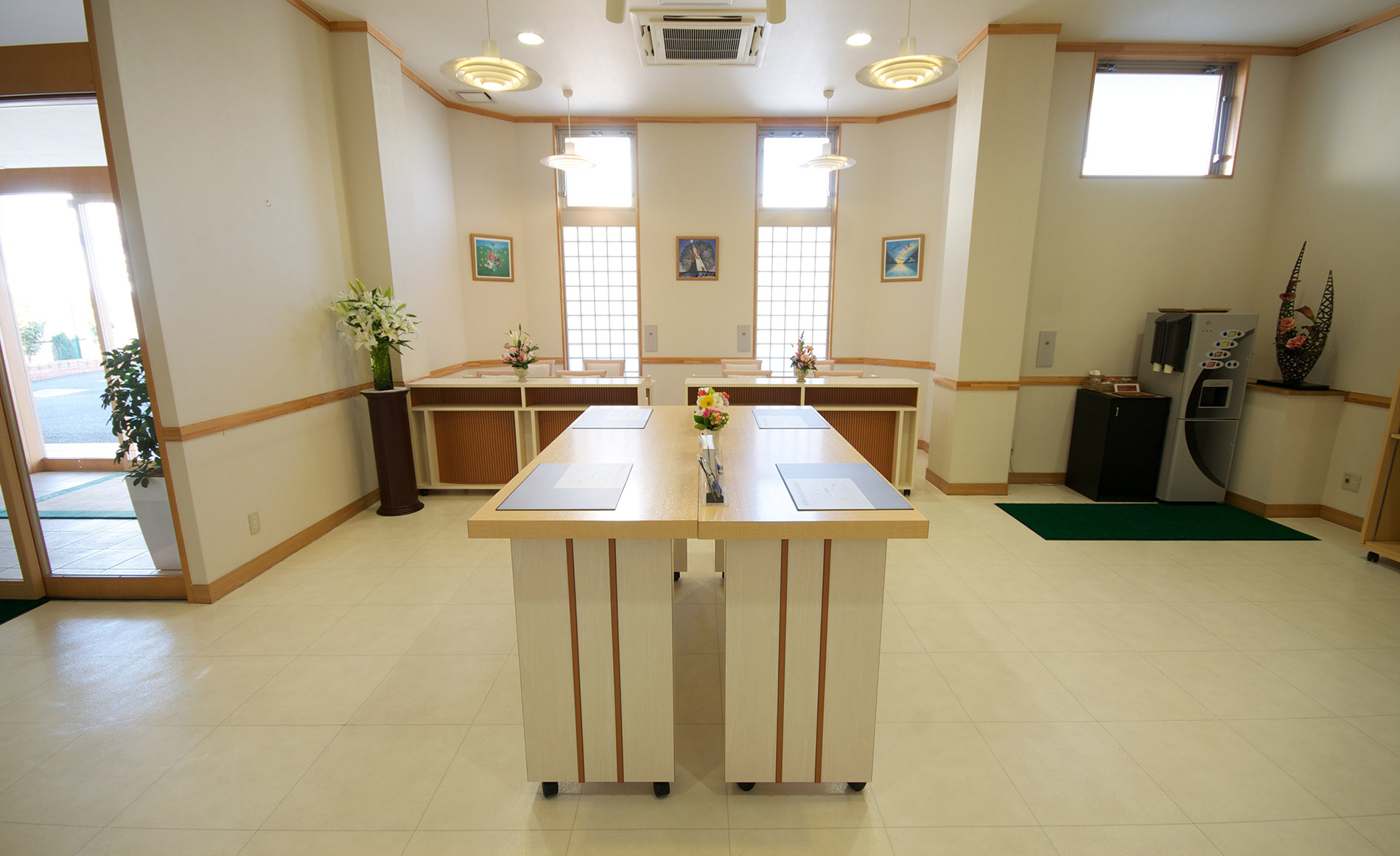 日野会館高倉総合ホールロビー