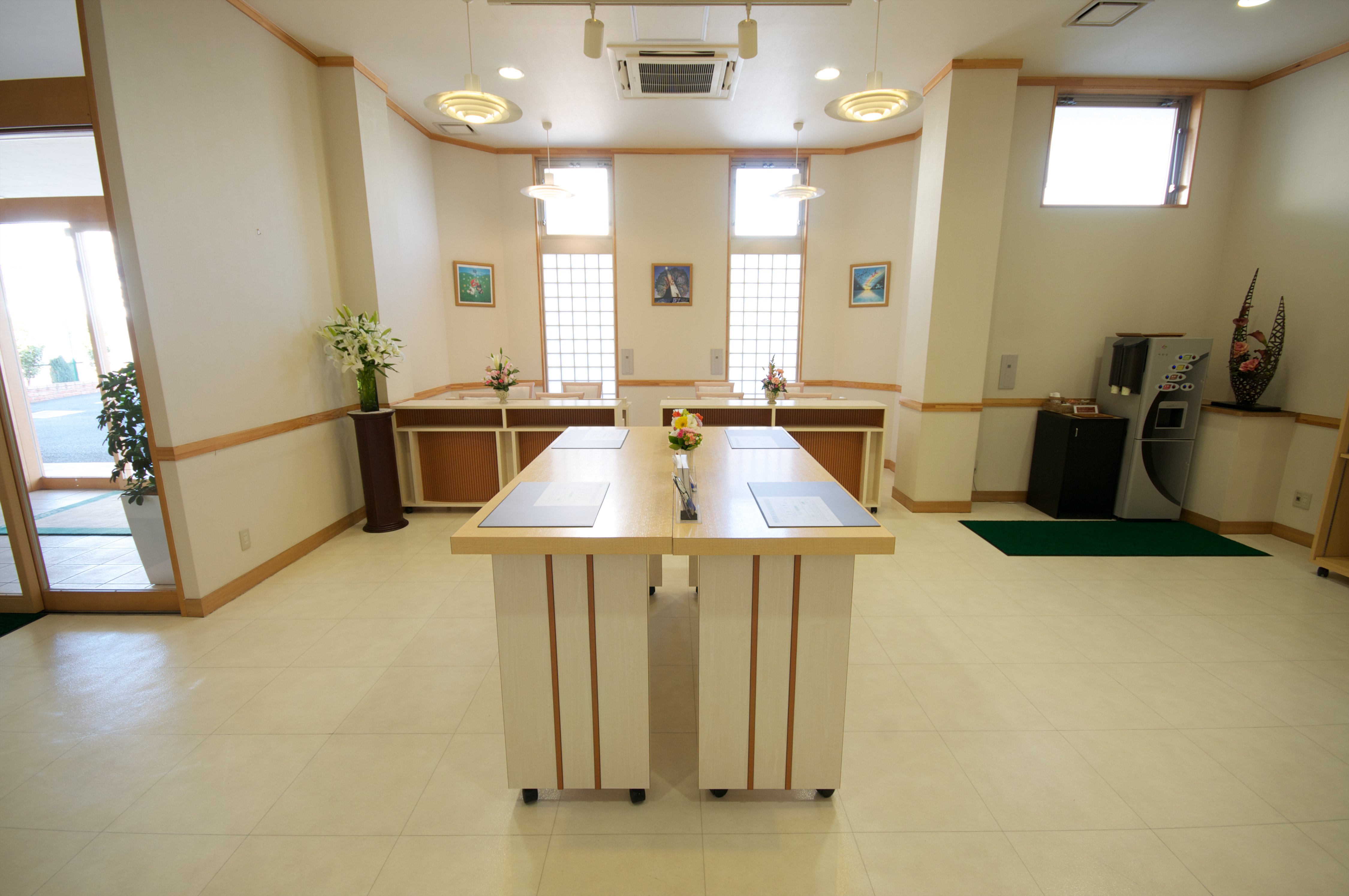 日野会館高倉総合ホールロビー