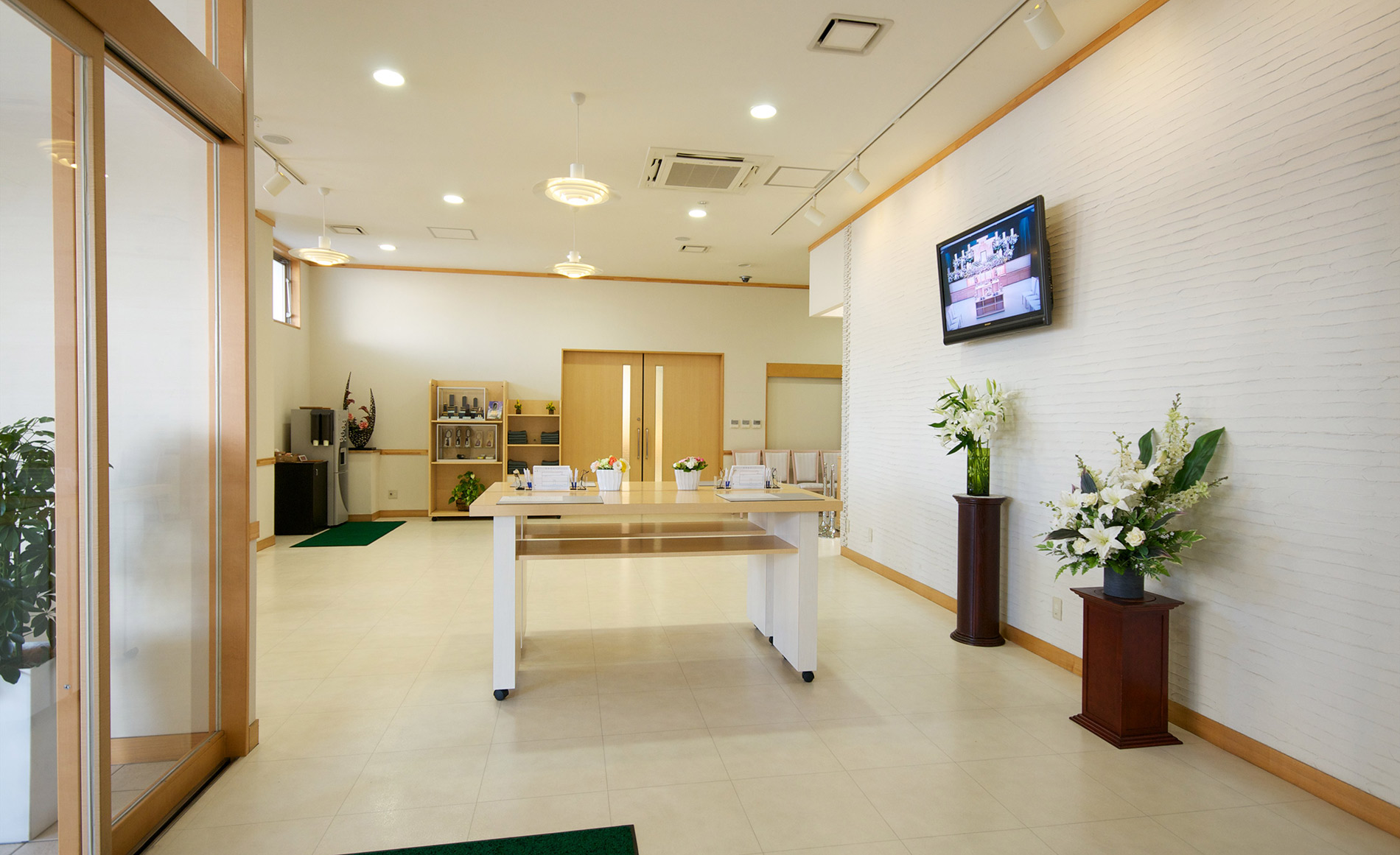 日野会館高倉総合ホールロビー1