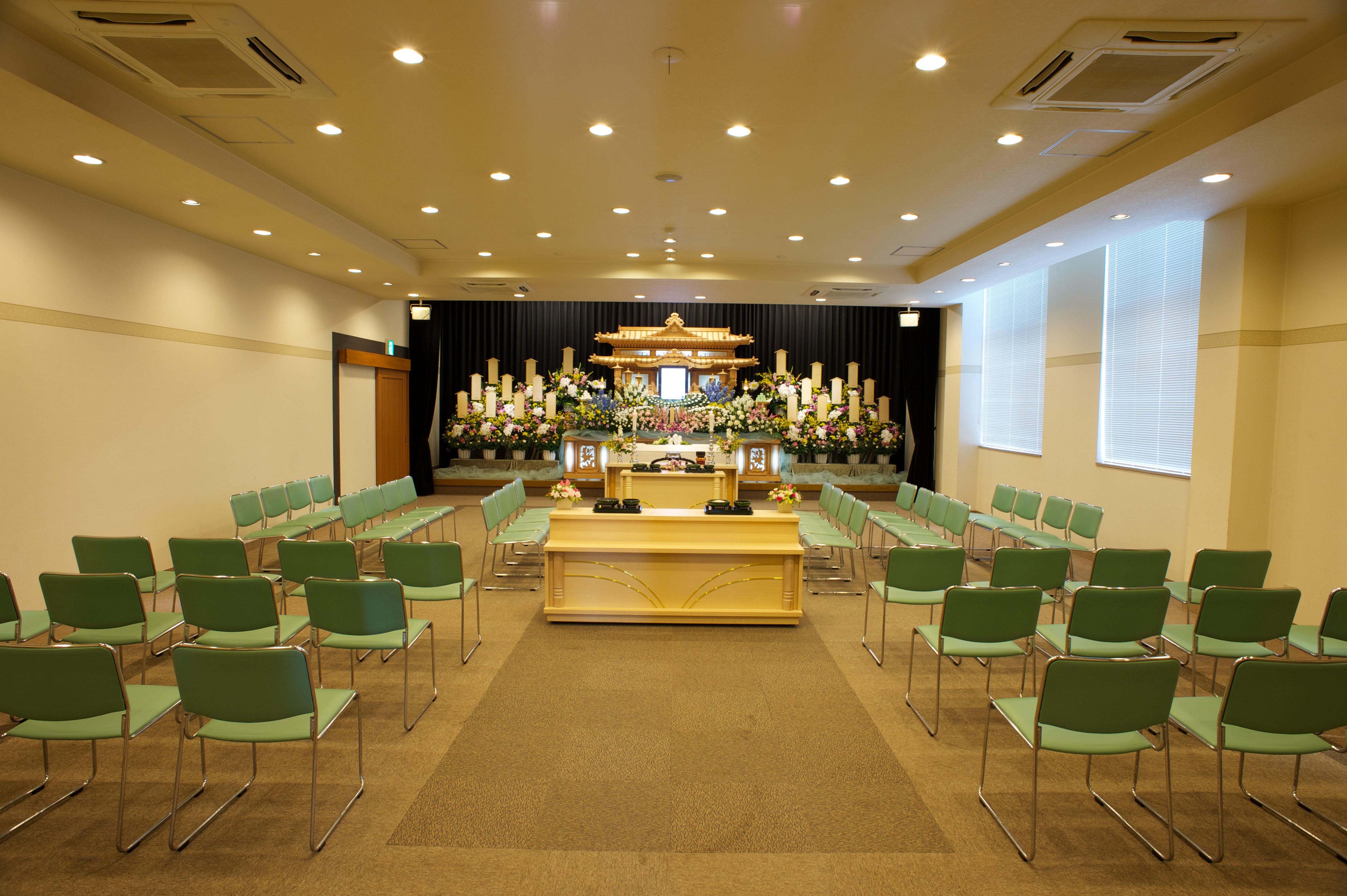 座間ホール2階式場