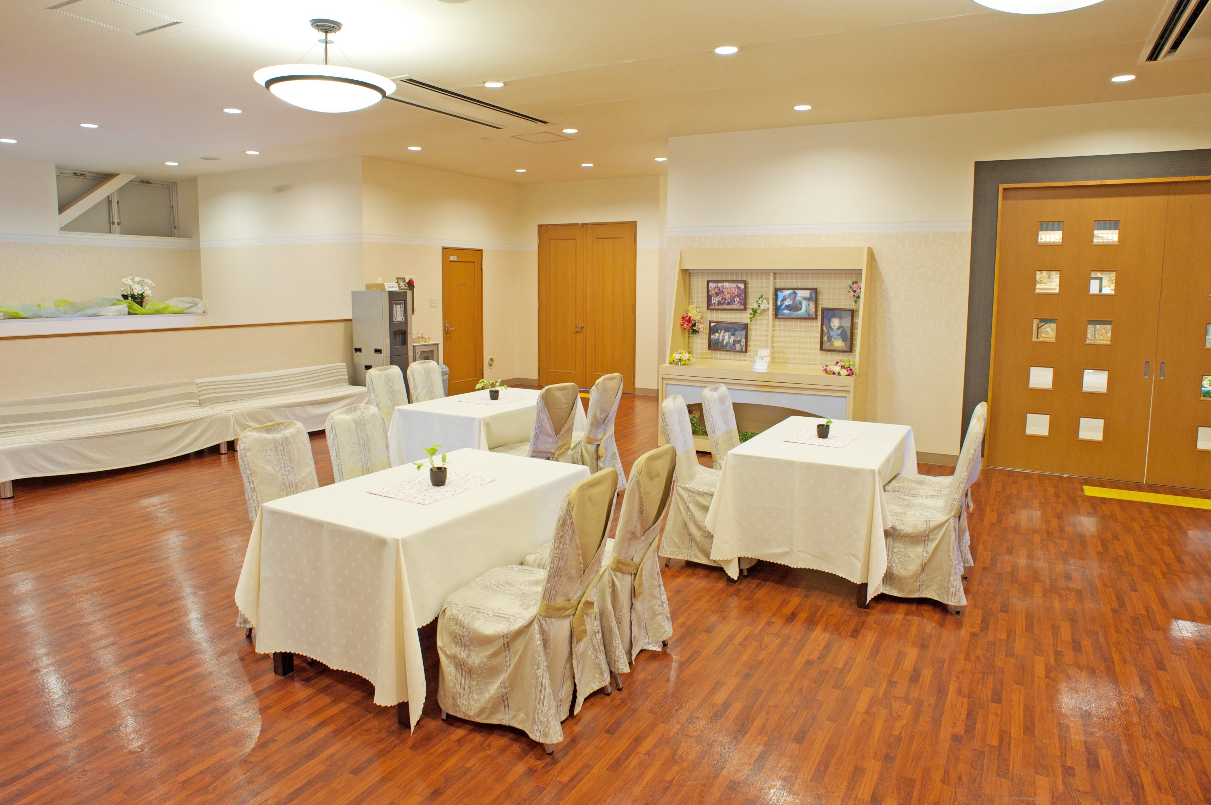 座間ホール内観