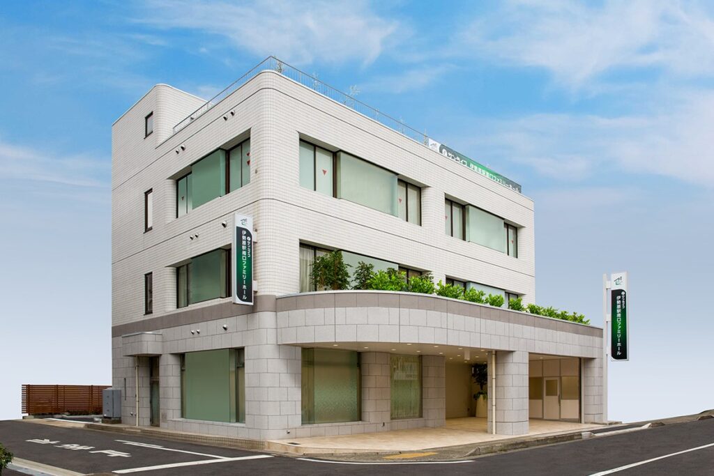 伊勢原駅南口ファミリホール外観