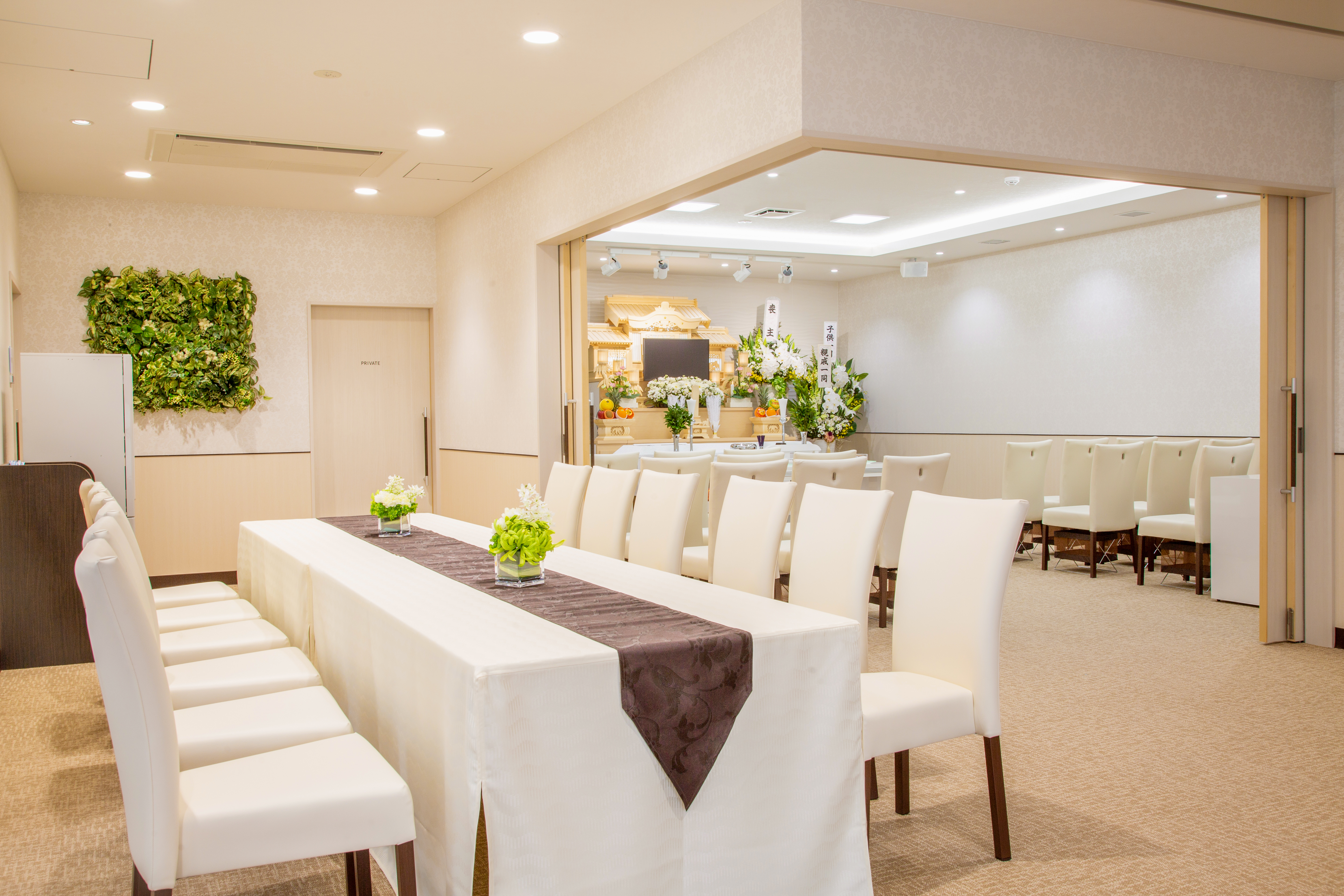 ファミリーホール日野本町ロビー