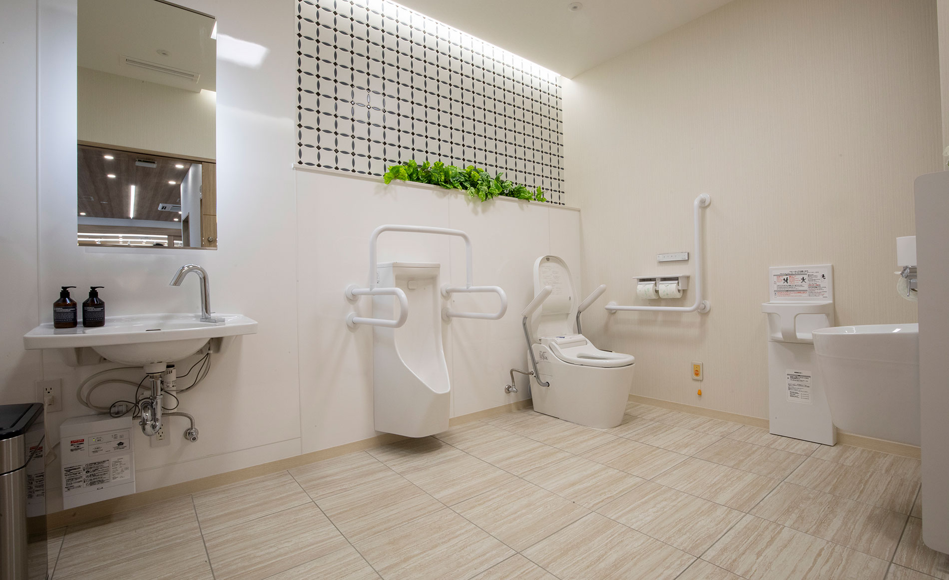 八王子元横山ファミリーホール　多目的トイレ