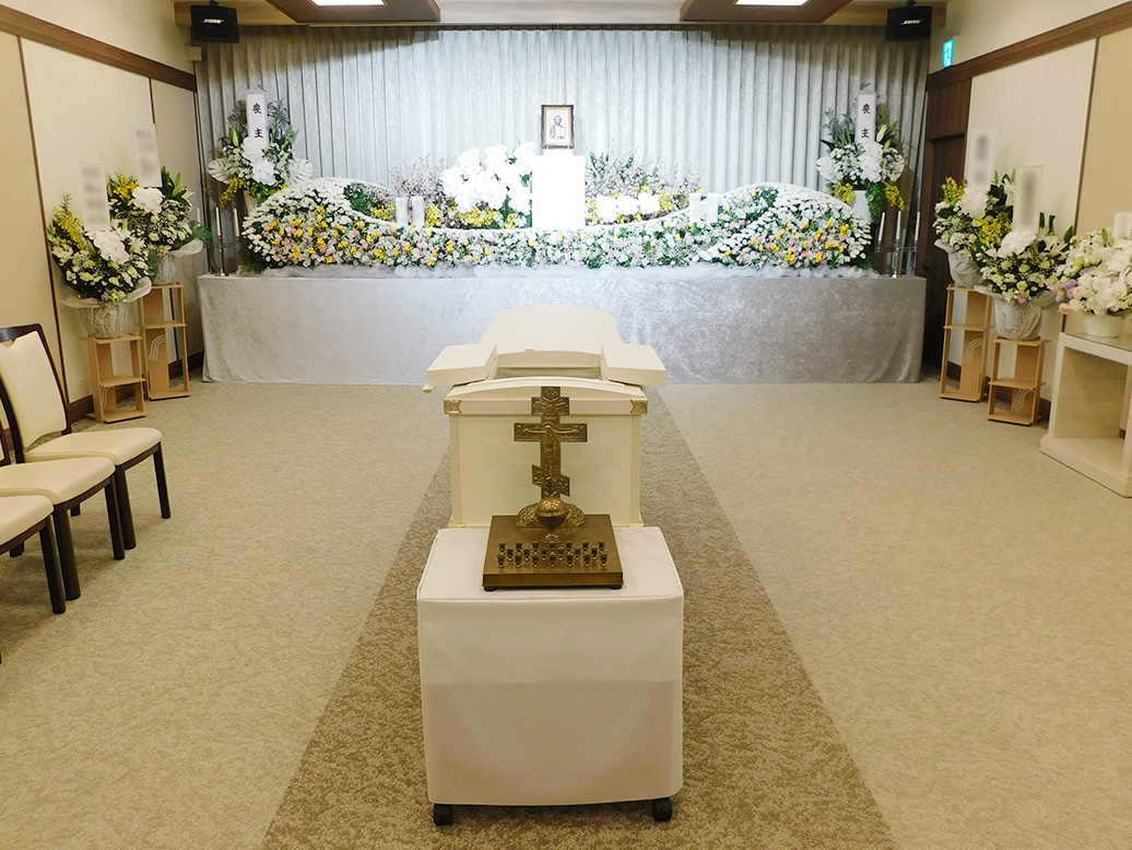 平塚市の家族葬｜会食で語り合えた20名のキリスト教式家族葬体験談
