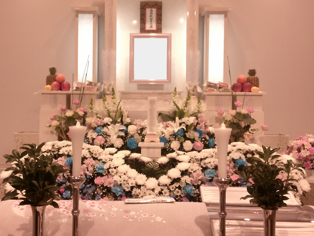 真鶴町で母を１日での家族葬で見送った記録｜10名でお花いっぱいのお見送り