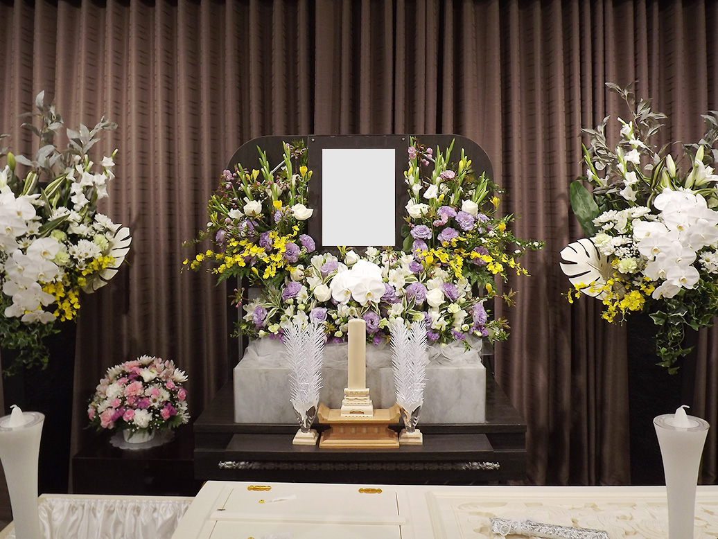 伊勢原市の１日での家族葬｜突然の別れを6名で見送った体験記