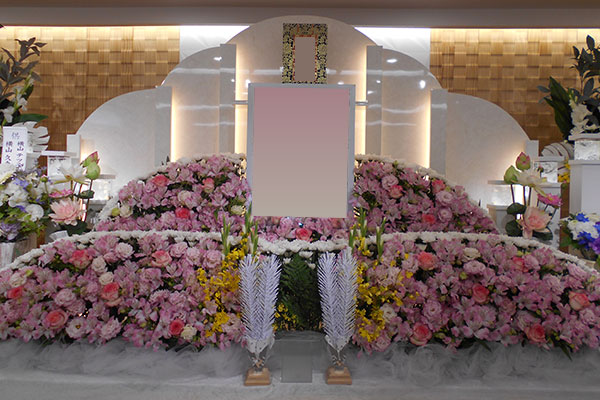 秦野市の葬儀｜夫が妻を見送った１日での家族葬・２０名の体験記