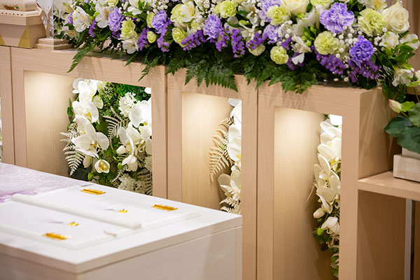 伊勢原市の葬儀｜亡き妻を夫・家族12名で見送った１日での家族葬