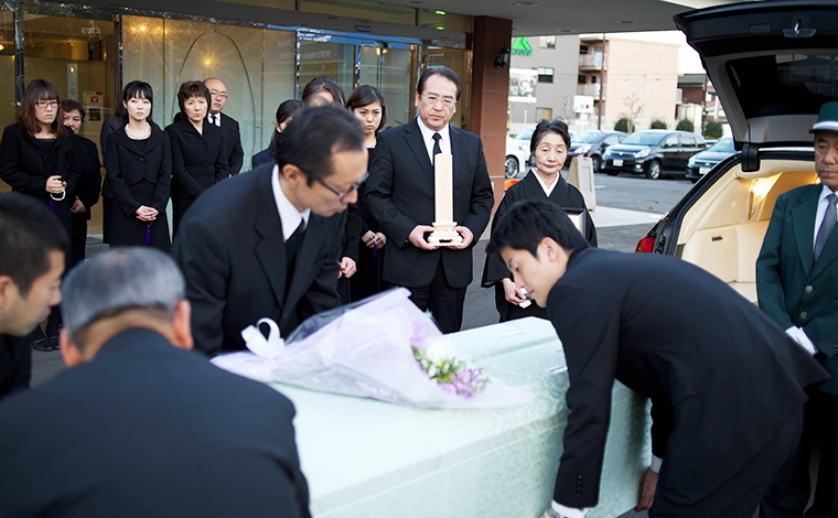 Funeral procession (Carrying casket out)～Cremation