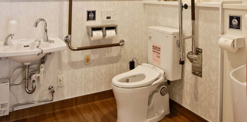 多目的トイレ完備で車いすの方やご高齢の方にも利用しやすい式場です。