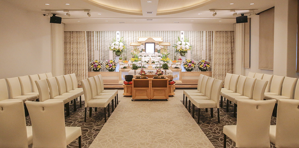 家族葬から一般葬まで対応できる2階式場。