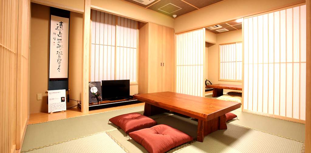 和室の親族控室は高級旅館のような佇まい。<br /></noscript><img class=