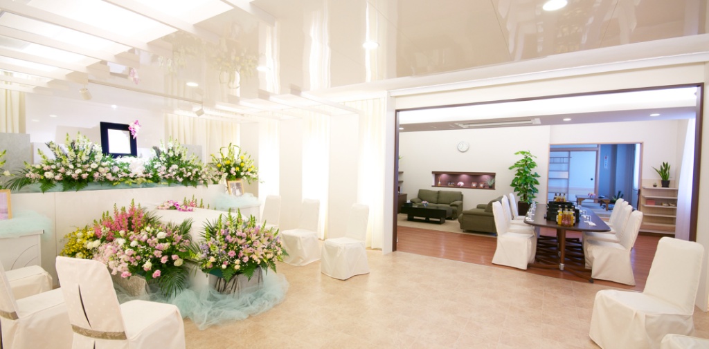 ３階リビングルームは少人数の家族葬に最適な式場です。