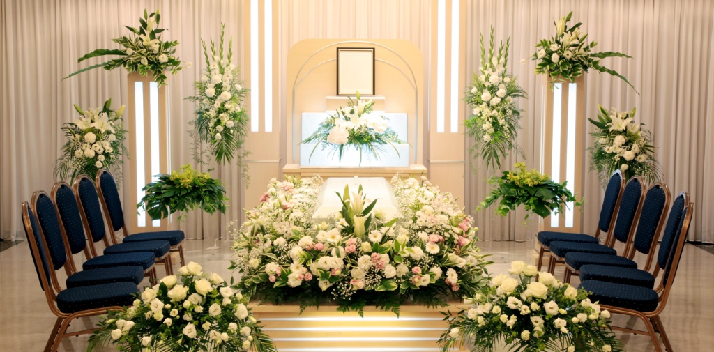 お好きな花で囲んでお別れする家族葬もお任せください。
