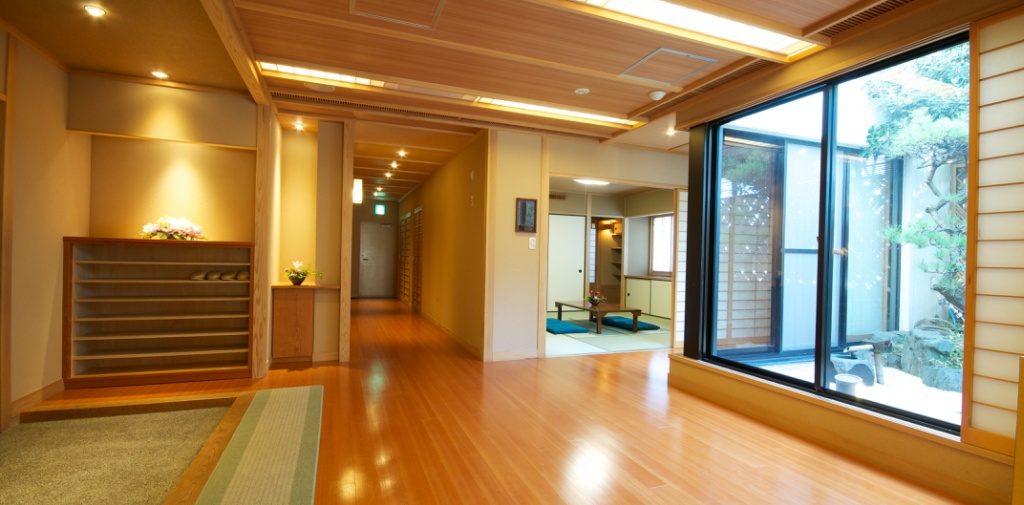 式場の入り口は旅館のような雰囲気。