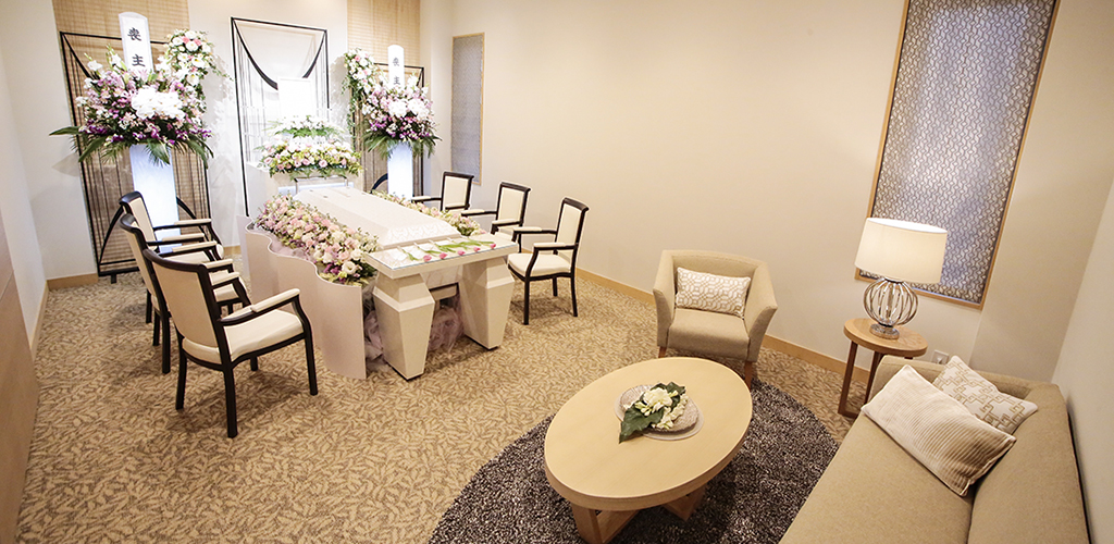リビングルームは小規模なご葬儀やお別れ式に最適です。<br /></noscript><img class=