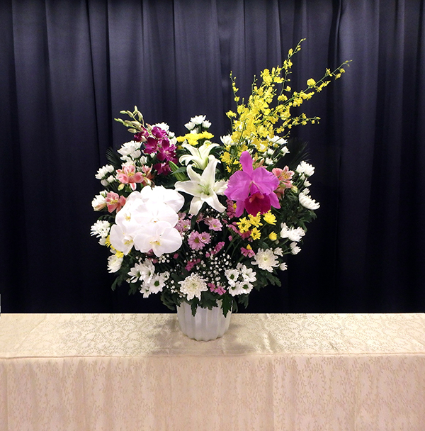 お葬式の供花とは 贈る際のマナーや相場をご紹介 株式会社サン ライフ 公式