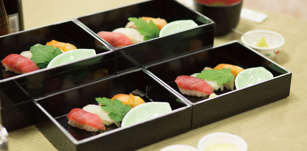 自社厨房で握ったお寿司はご会葬者様に好評です。