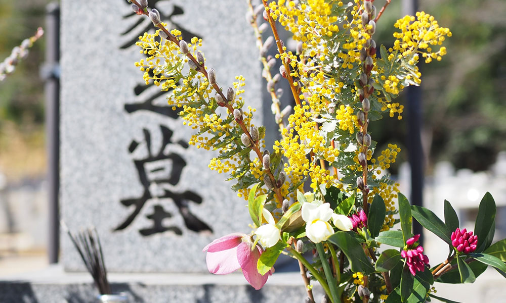 埋葬とは？納骨との違いや埋葬までの流れと必要書類を解説