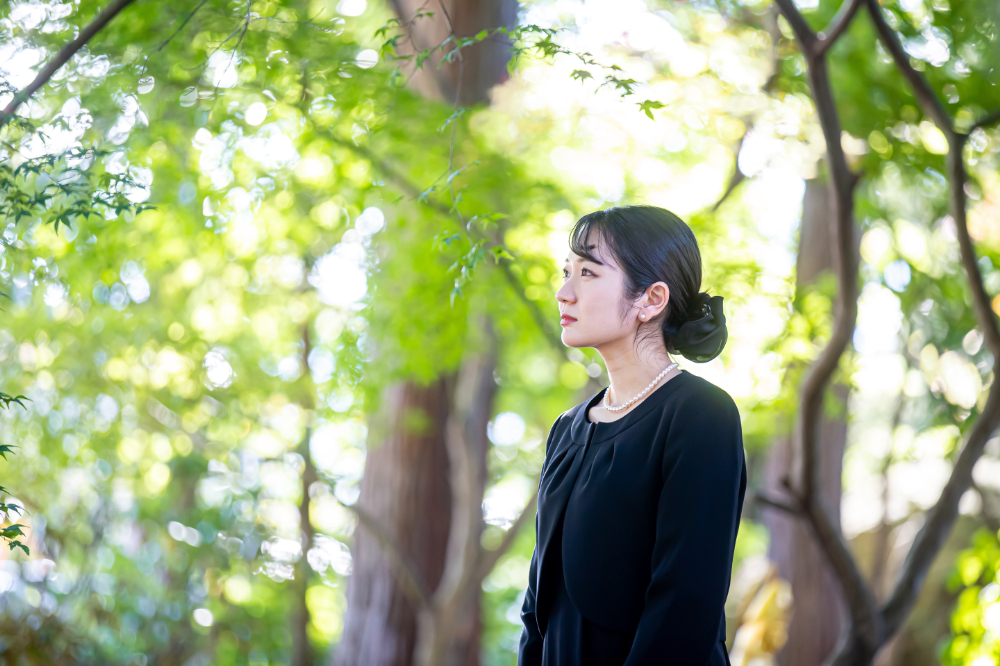 お葬式（葬儀）の髪型は？最低限のマナーとセットの方法を解説！注意点も
