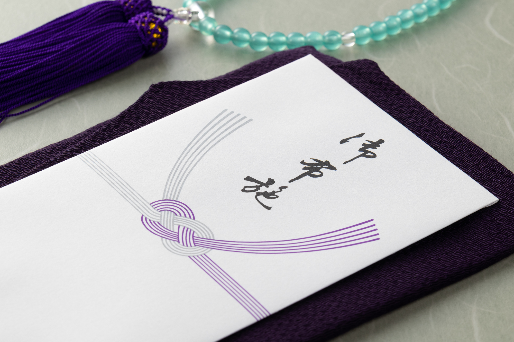 家族葬に必要なお布施の相場は？僧侶に渡す際のマナーやポイントなど詳しく解説