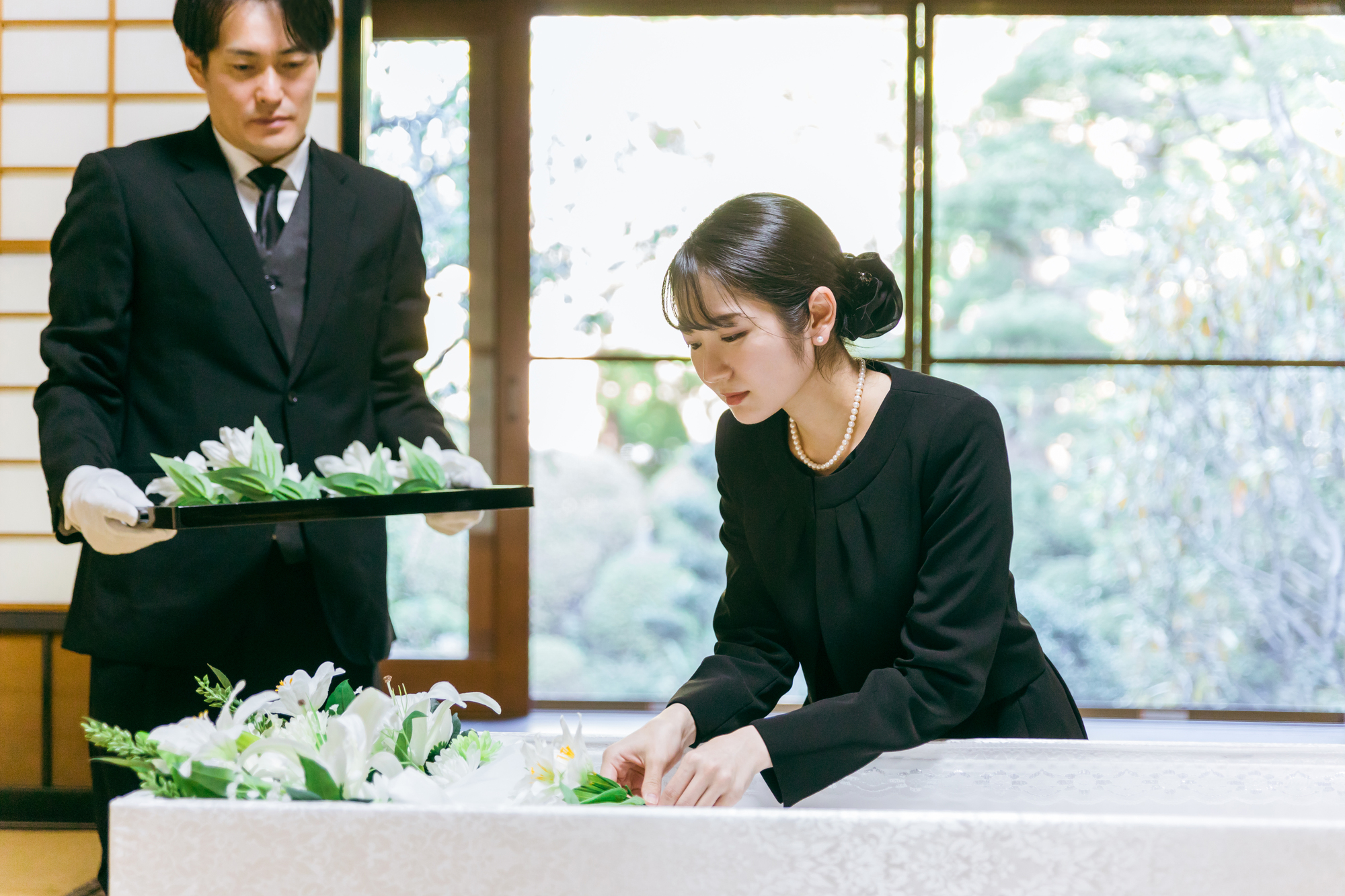 火葬式の流れや費用相場は?服装や香典返しについて解説