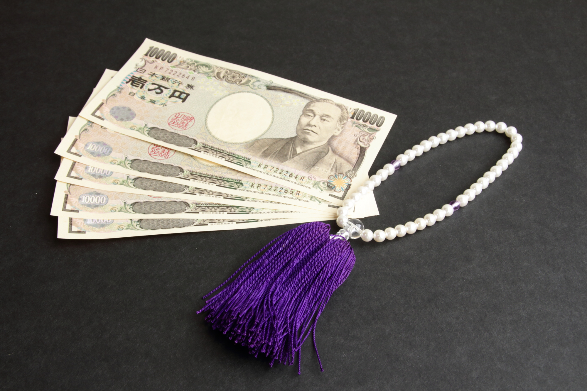 葬儀費用の平均相場は約121万円?お葬式にかかる料金の内訳を紹介