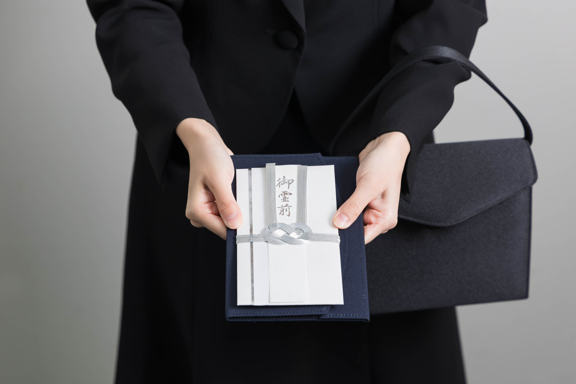 喪服用のカバン、どうしたら？｜葬儀カバンの選び方とマナー | 葬儀 