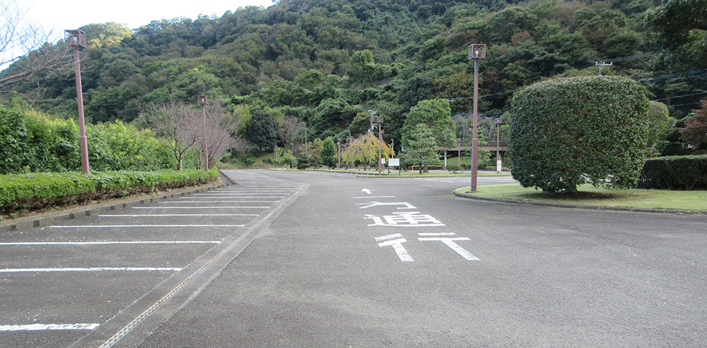 愛川聖苑　駐車場