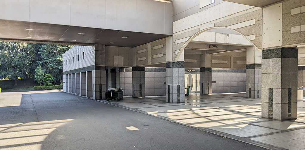 茅ヶ崎市斎場　エントランス