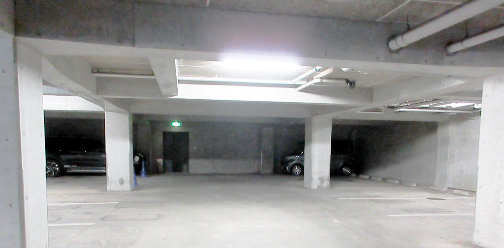 敬信殿　駐車場（地下）